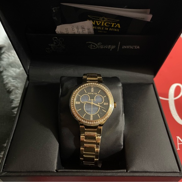 💝New!!! Never Used!!! Disney Limited Edition Mickey Mouse Watch - Picture 3 of 5